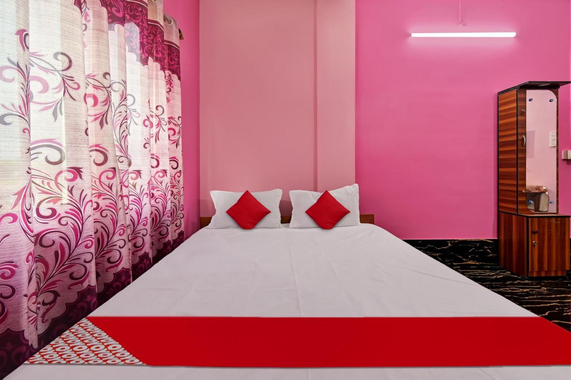 Oyo Flagship The Brahmaputra Homestay Guwahati Eksteriør bilde
