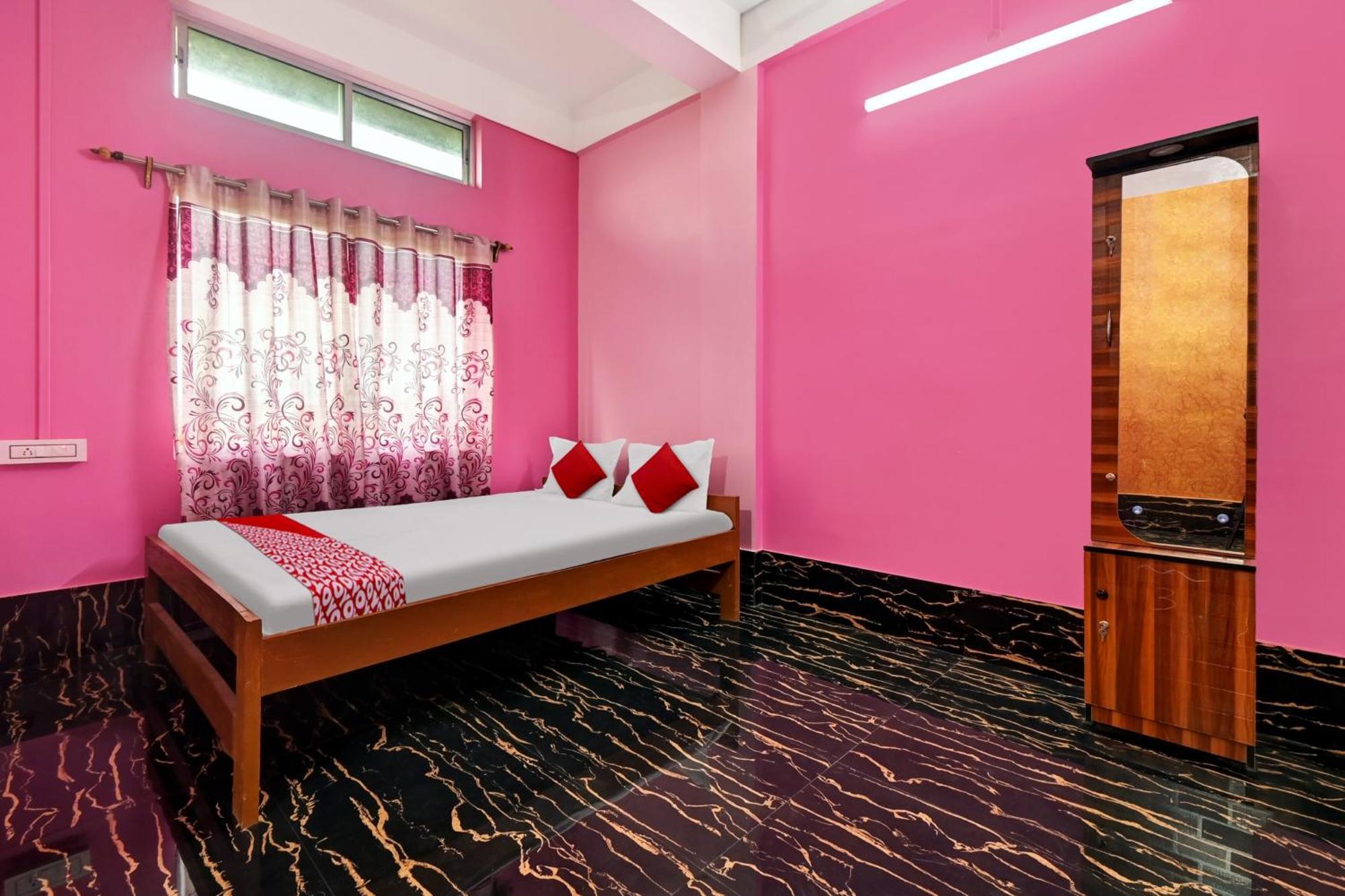 Oyo Flagship The Brahmaputra Homestay Guwahati Eksteriør bilde